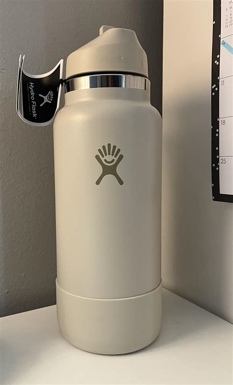 They don't make the kids flasks with the leak proof straw lids, so keep that in mind if that feature is important to you. . Hydro flask sandalwood